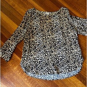 Gap tunic blouse. Scoop neck.